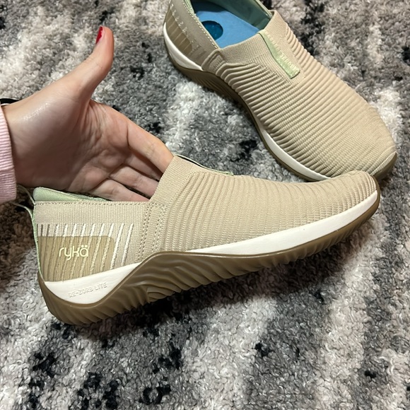 Echo Knit Slip On Sneaker - Picture 8 of 12